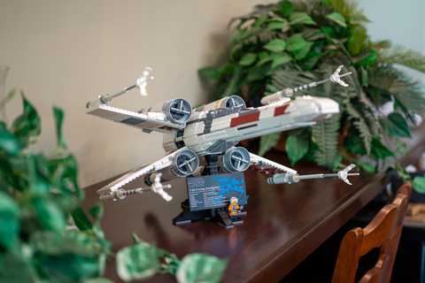Right-front side of the LEGO Star Wars UCS X-Wing Starfighter