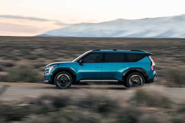 Side profile shot of a 2024 Kia EV9