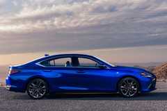 Side profile of a 2022 Lexus ES