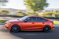 Side profile shot of a 2023 Honda Civic Si