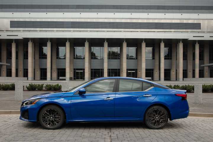 Side profile shot of a 2025 Nissan Altima 