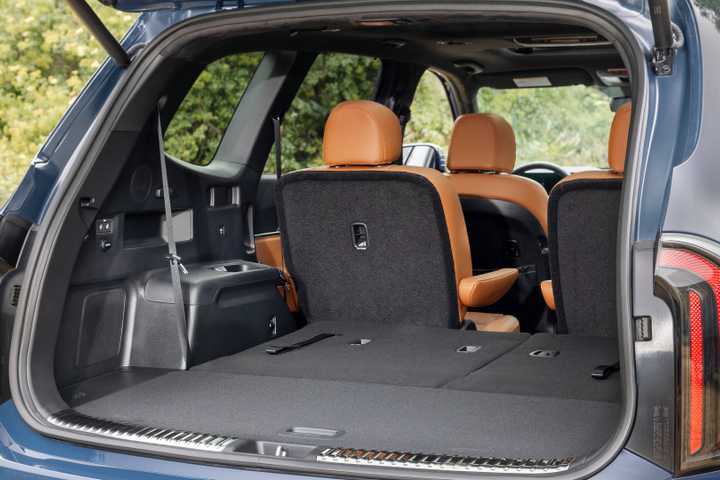 Shot of the trunk of a 2025 Kia Telluride 