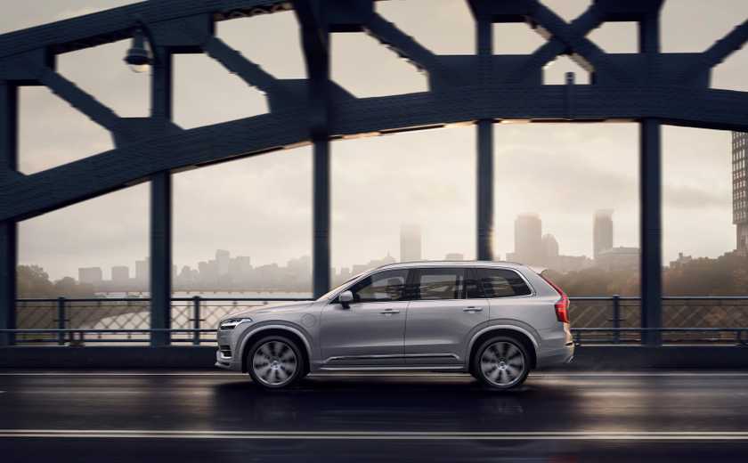 Side profile shot of a 2020 Volvo XC90 
