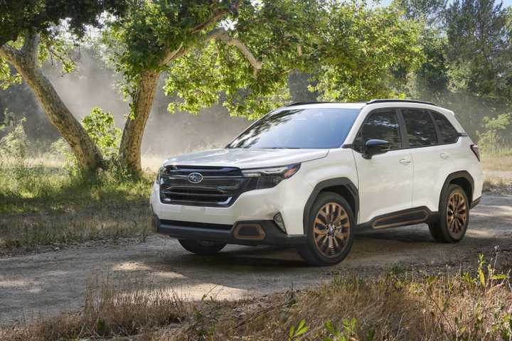 Front 3/4 shot of a 2025 Subaru Forester