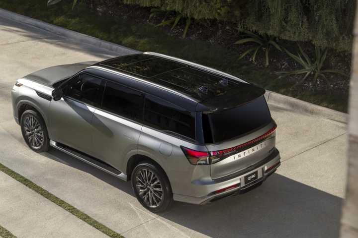 Rear 3/4 shot of a 2025 Infiniti QX80