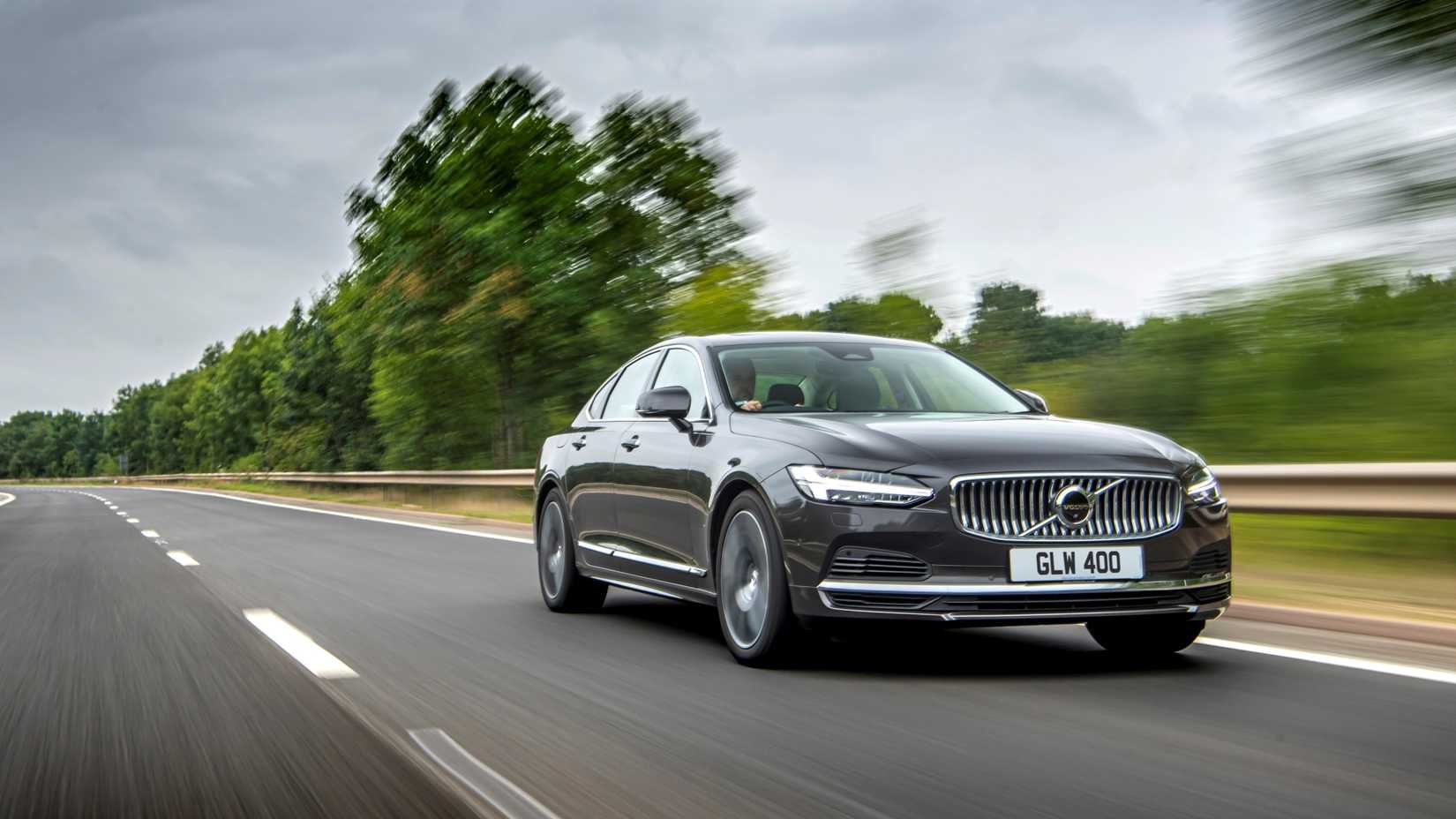 Front 3/4 action shot of a 2025 Volvo S90
