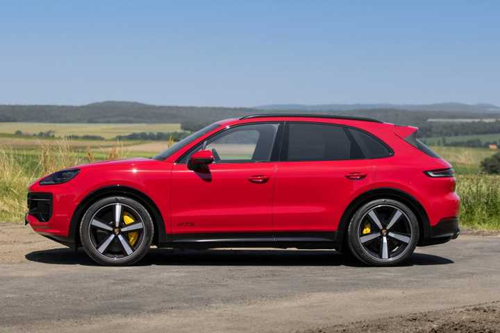Side profile shot of a 2025 Porsche Cayenne GTS