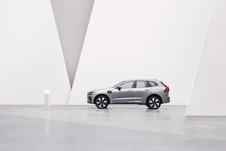 Side profile shot of a 2025 Volvo XC60 PHEV