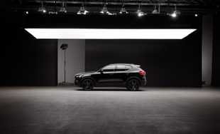 Side profile shot of a 2025 Volvo XC40