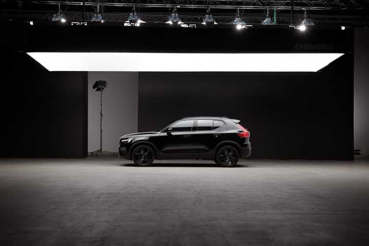 Side profile shot of a 2025 Volvo XC40