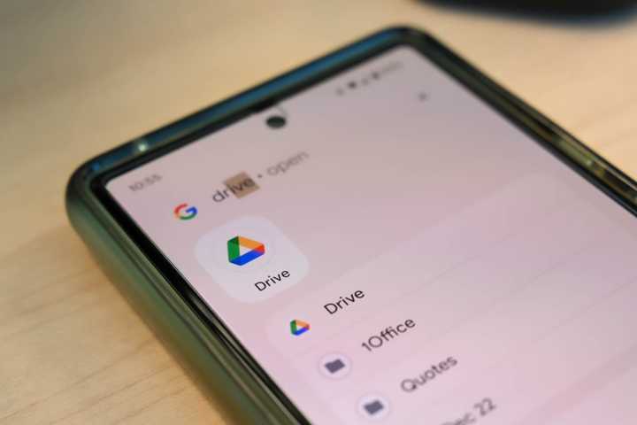 Searching for the Google Drive app on a Pixel.