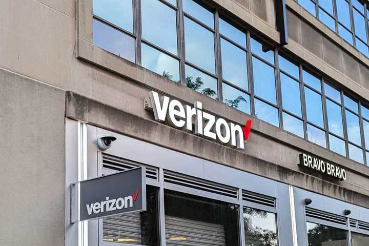 A Verizon retail location storefront.