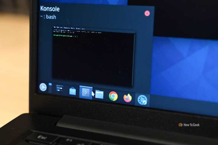 Toolbar on the Kubuntu Focus Ir14 with the mouse hovering over the Konsole Terminal.