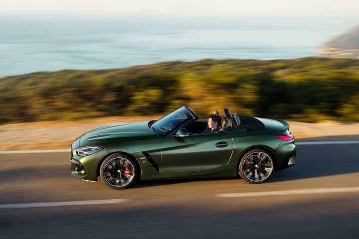 Side profile shot of a 2025 BMW Z4