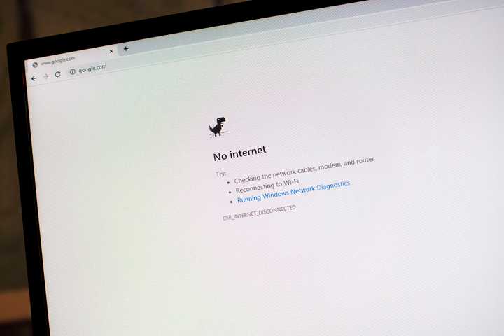 A monitor with the browser open and a message indicating that the computer is offline