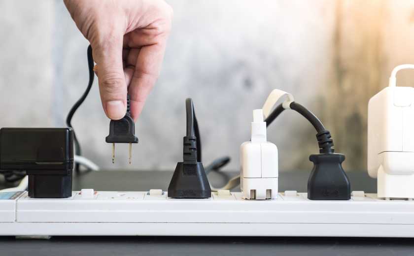 A power board with AC plugs and DC adapters in the sockets.