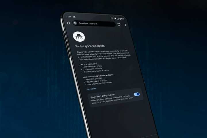A smartphone in the middle of the screen with Google Chrome Incognito window open.