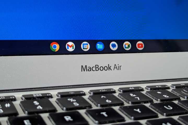 An old MacBook Air running ChromeOS Flex.