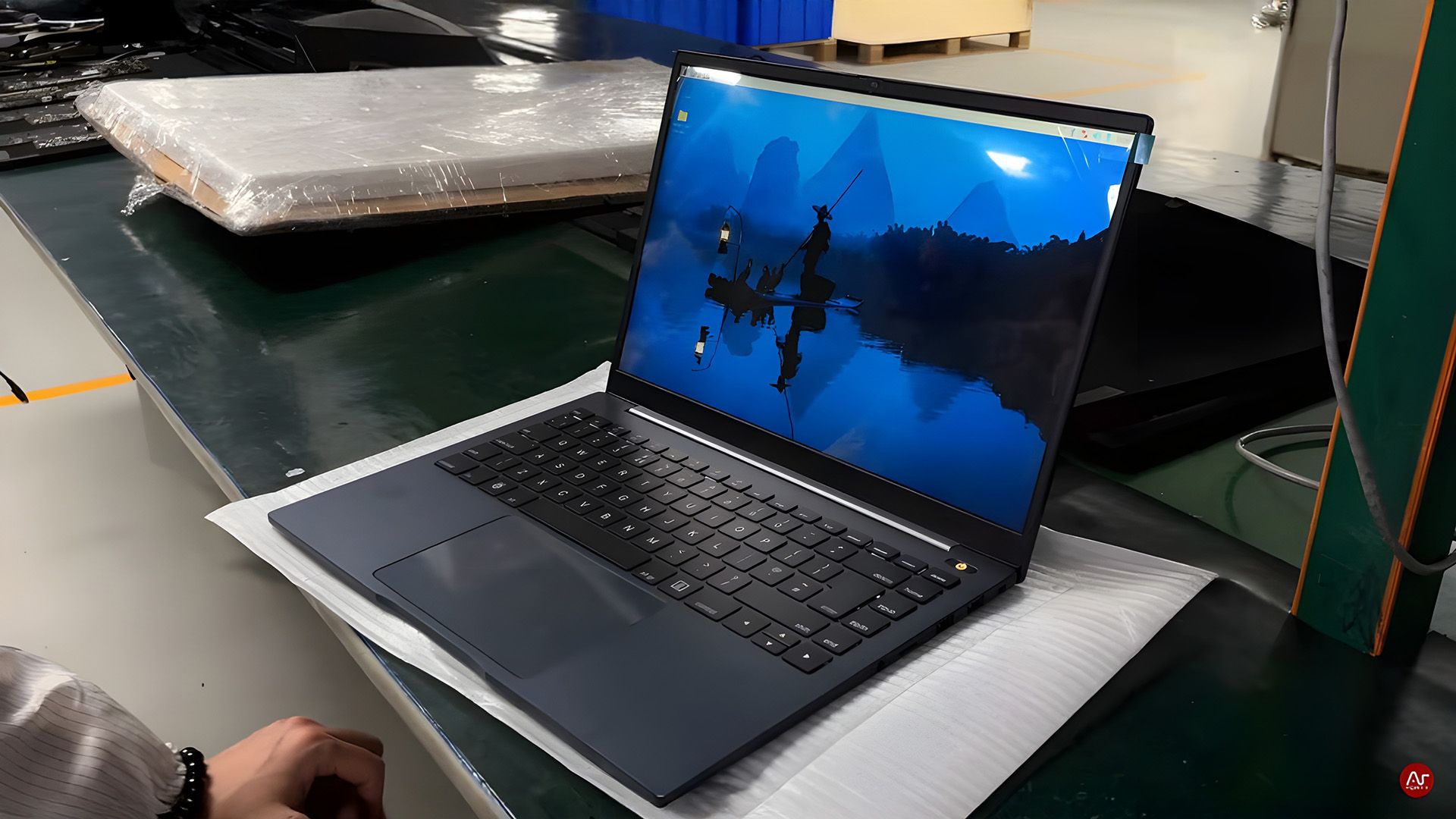 Argon Laptop Hero