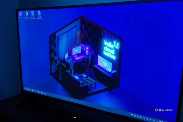 Bazzite desktop on a TV screen.