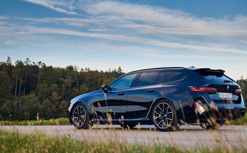 Rear 3/4 shot of a 2025 BMW M5 Touring 