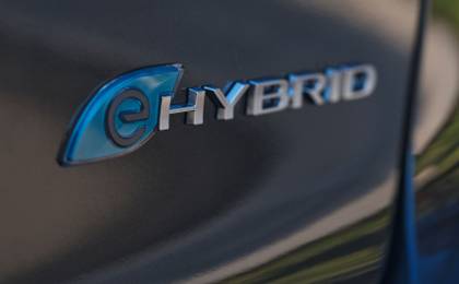 2025 Chrysler Pacifica Plug-In Hybrid badging