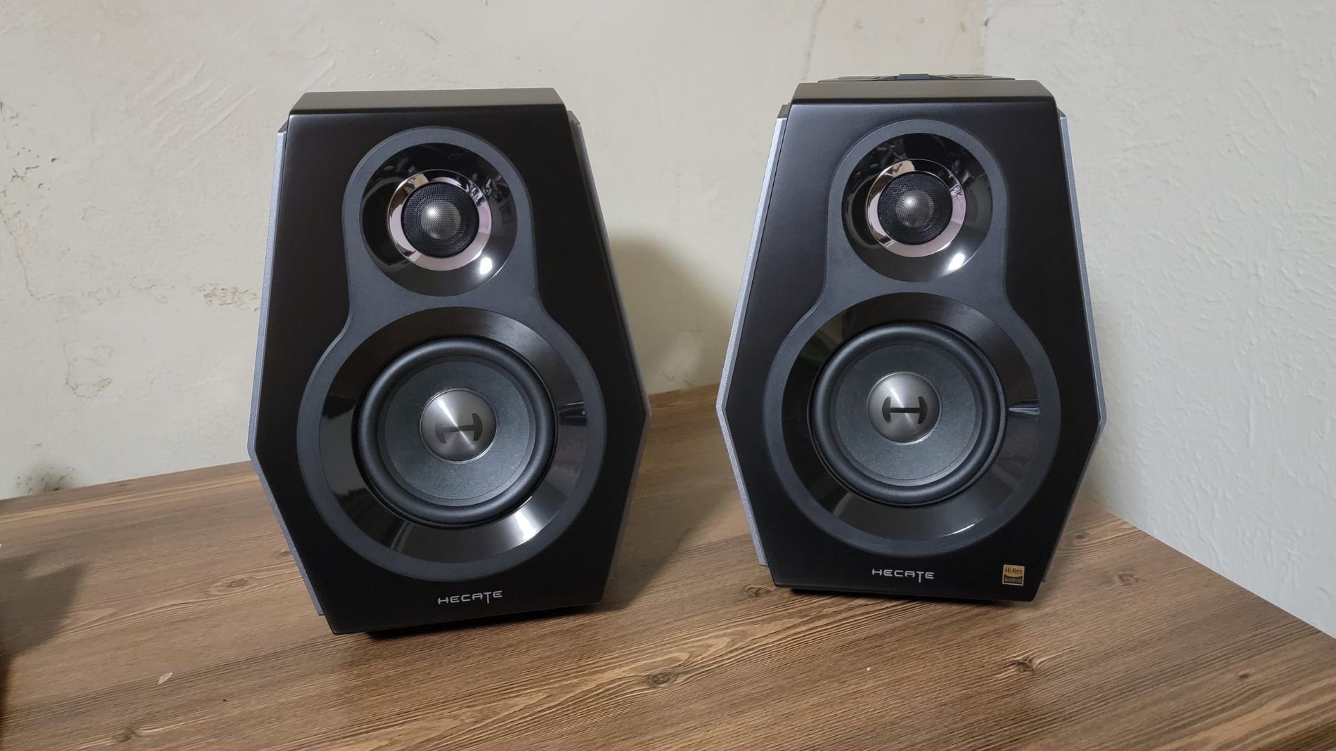 both edifier hecate g5000 gaming desktop speakers next to each other
