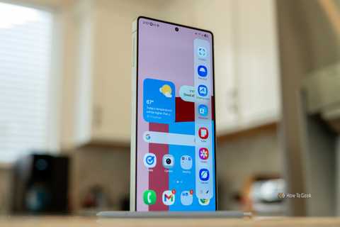 Edge Panel expanded on the Samsung Galaxy S25 Ultra.