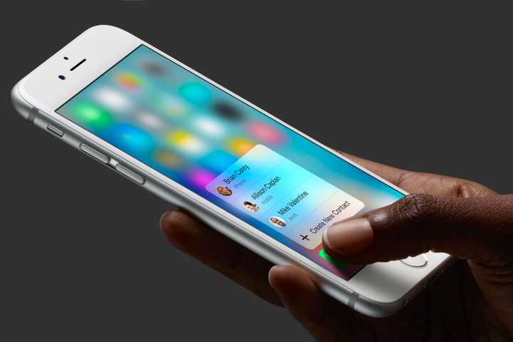 3D Touch being used on the Phone app on an iPhone 6s.