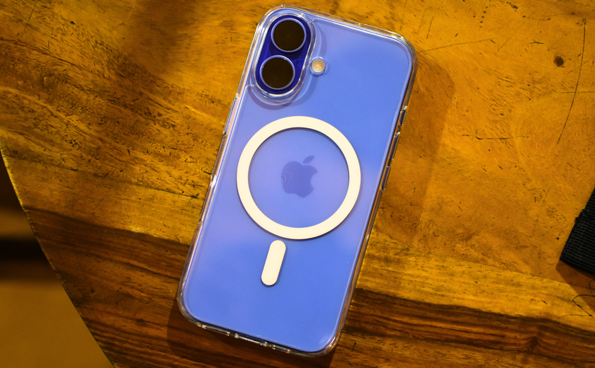 iPhone 16 in Ultramarine color with a transparent MagSafe case slapped on its back.