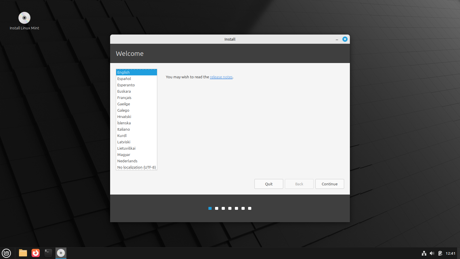 Linux Mint installer showing language options.