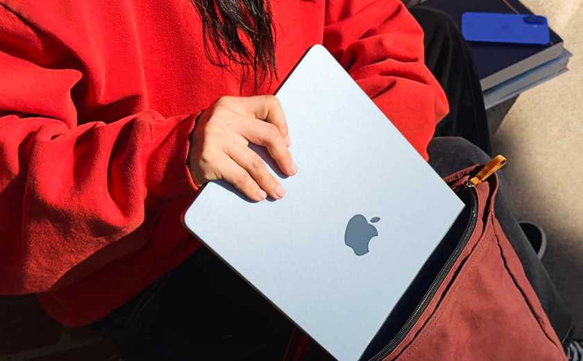 M4 MacBook Air getting put into a bag.
