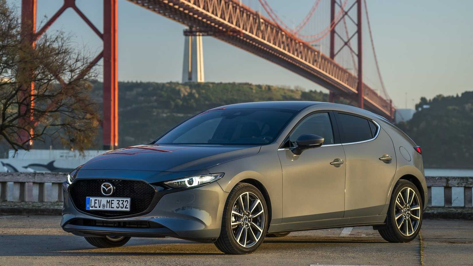 Front 3/4 shot of a 2025 Mazda 3