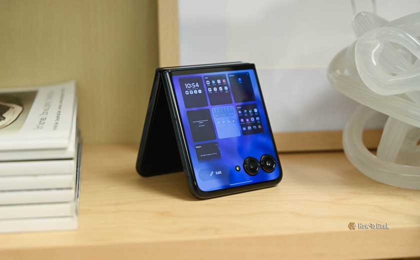 Motorola Razr+ in a triangle shape showing the front screen