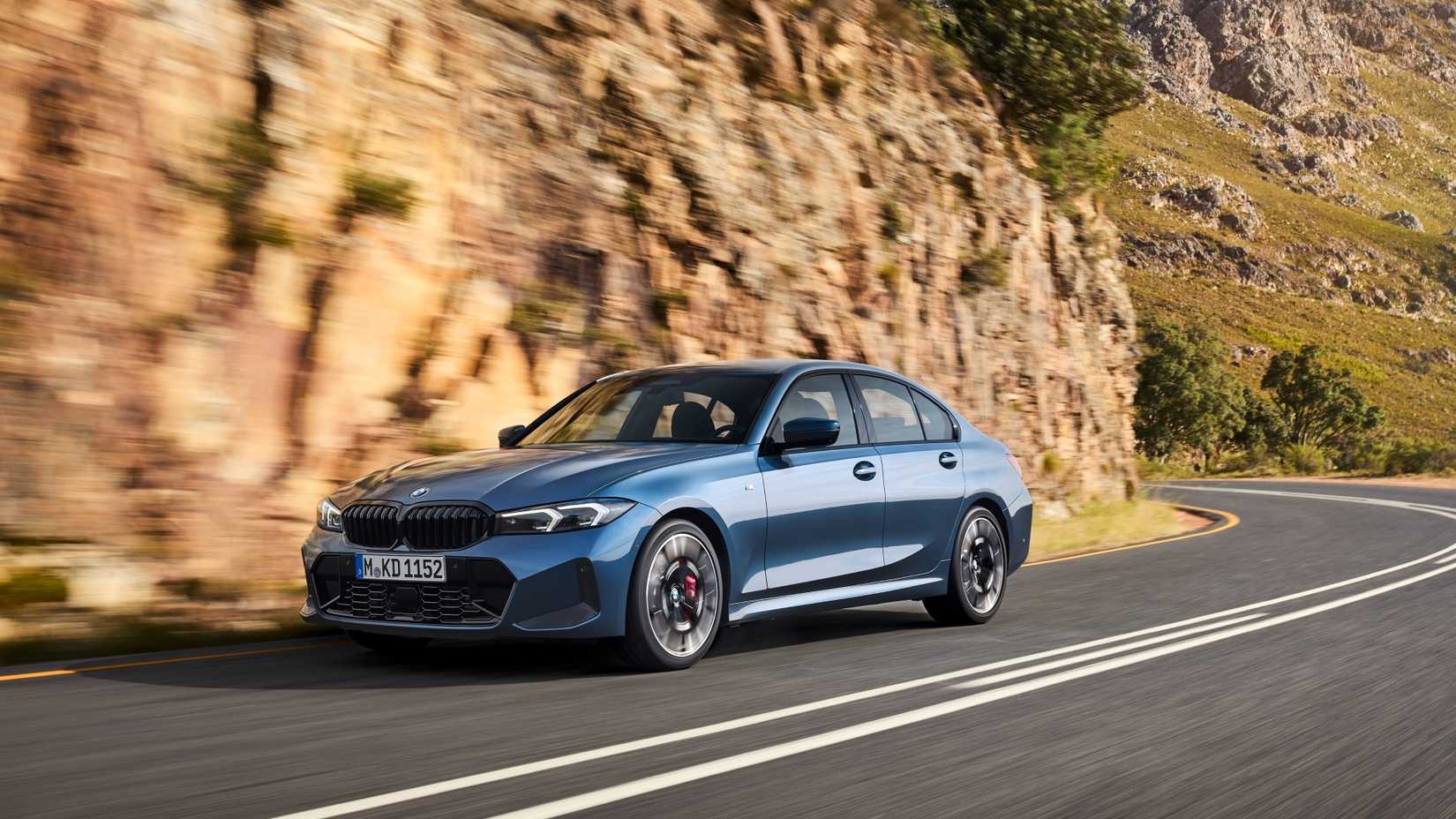 Front 3/4 shot of a 2025 BMW 3-Series