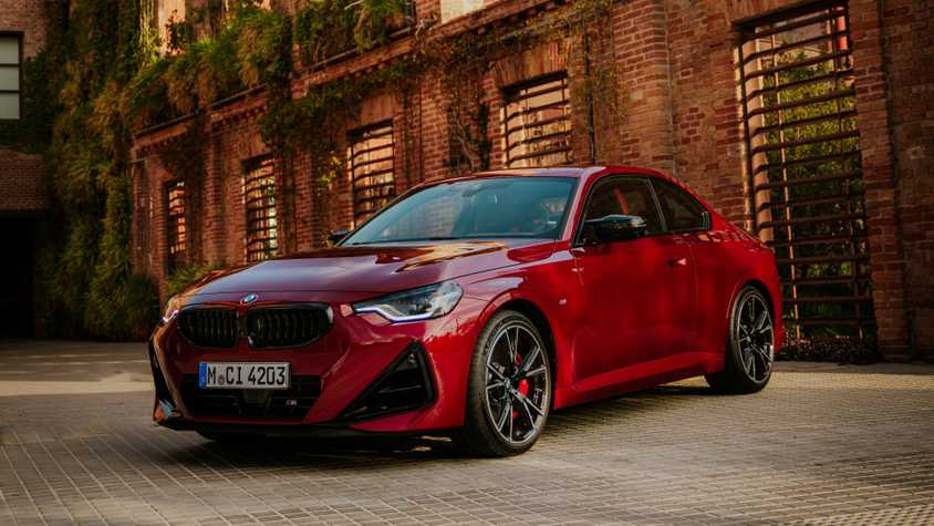 Front 3/4 shot of a 2025 BMW 2-Series Coupe