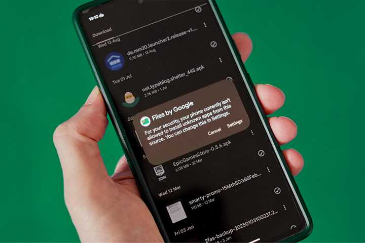 Pixel phone showing Unknown Apps warning on screen.