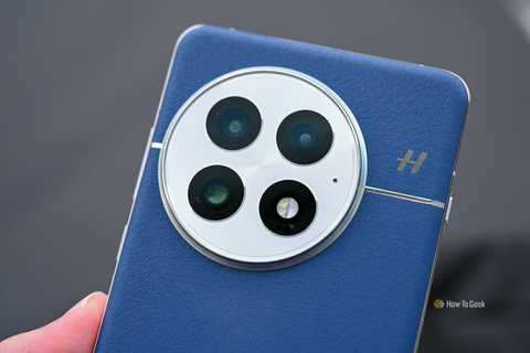 Rear cameras on the back of the OnePlus 13.