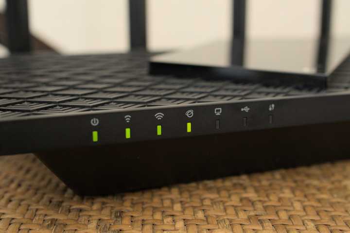 Status lights on an TP-Link Archer AX 72 Pro.