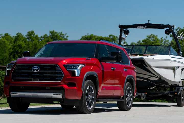 Front 3/4 shot of a 2023 Toyota Sequoia 
