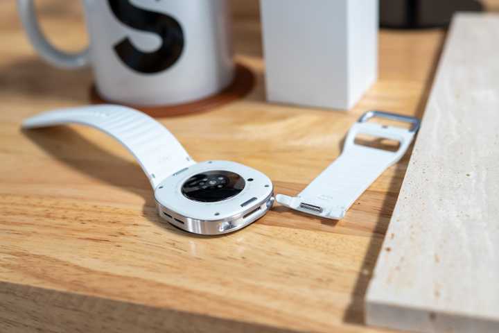watch band removed from the samsung galaxy watch 8 clasic showing the dynamic lug system 54642292483 o-1