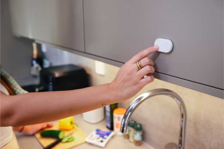 White Flic Duo on the kitchen counter being used.