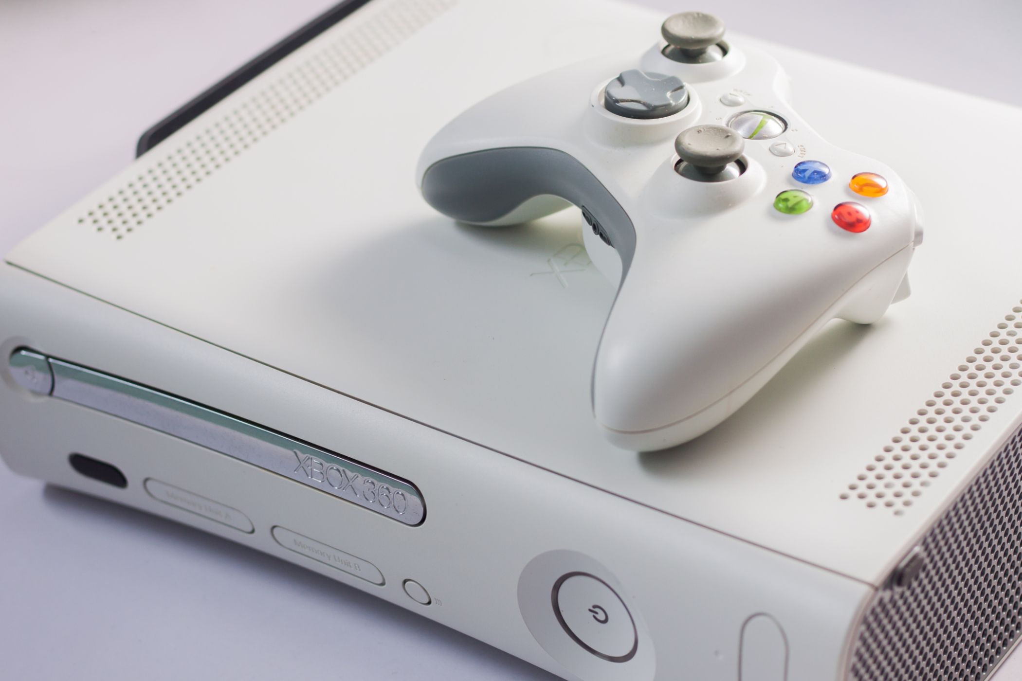 Xbox 360 console in white with a controller.