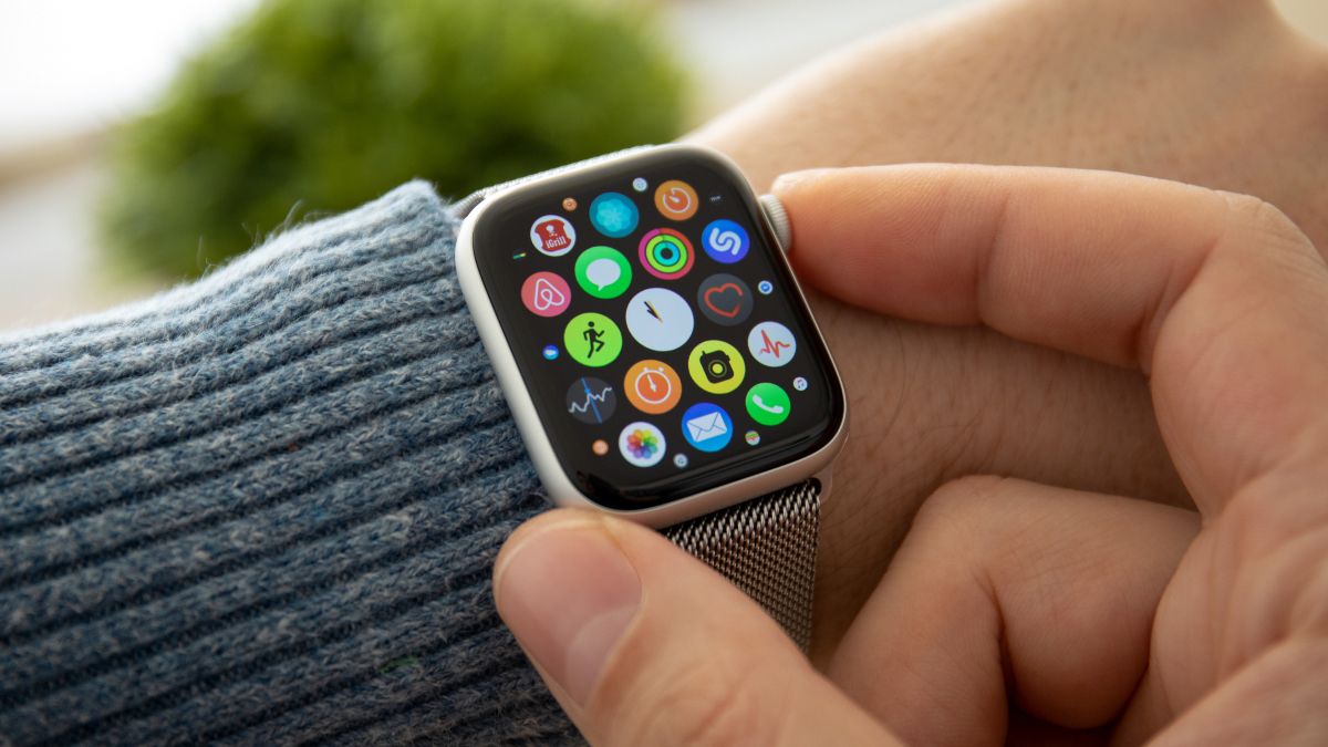 Man using Apple Watch showcasing apps on the watch face