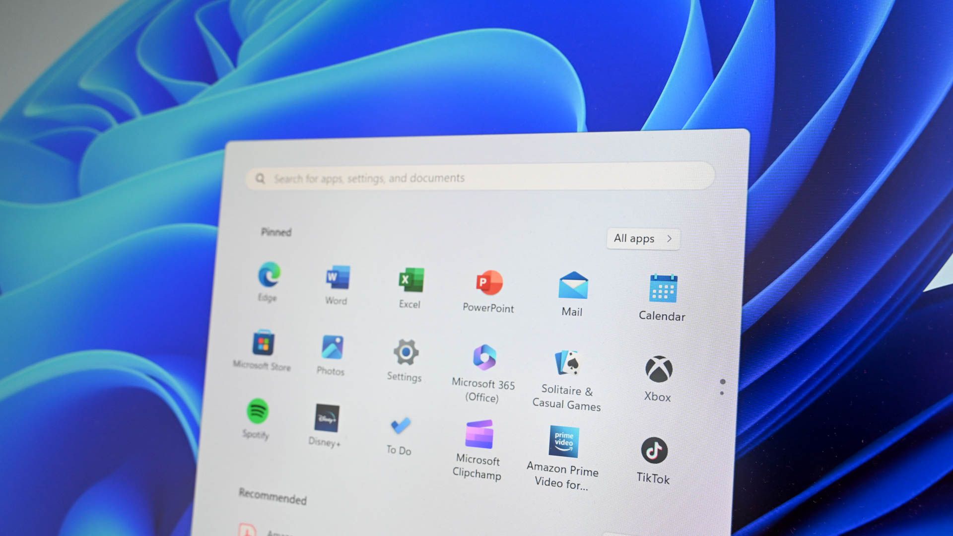Windows 11 Start Menu with apps.
