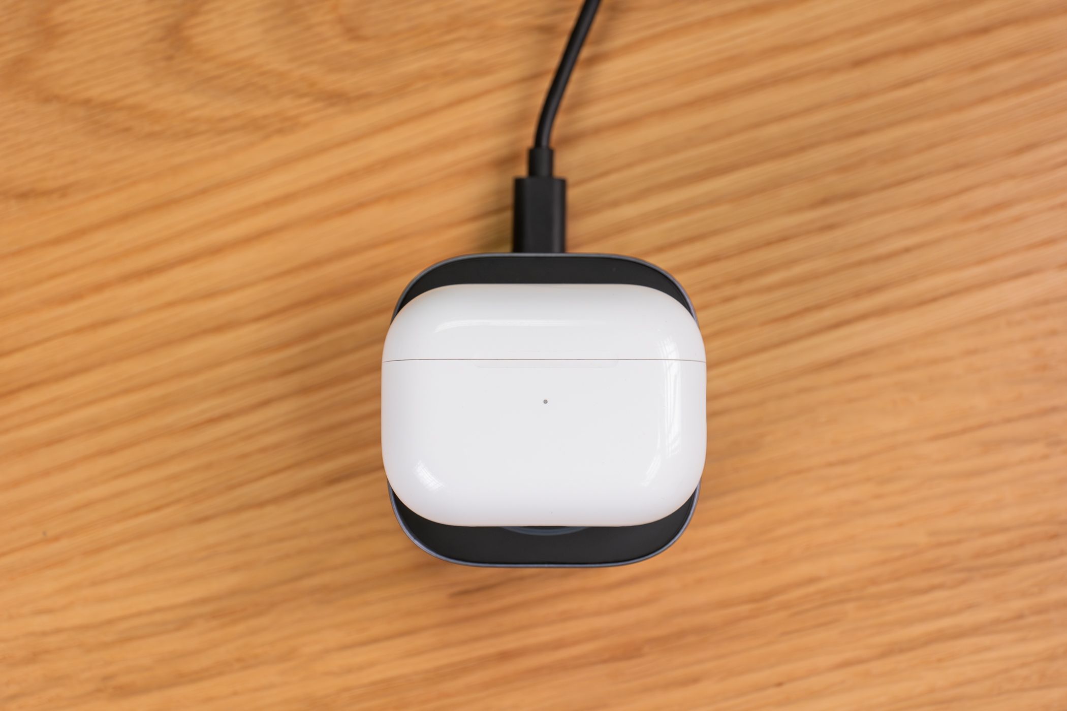 Airpods charging on the Ugreen Foldable 2-in-1 Magnetic Wireless Charging Station