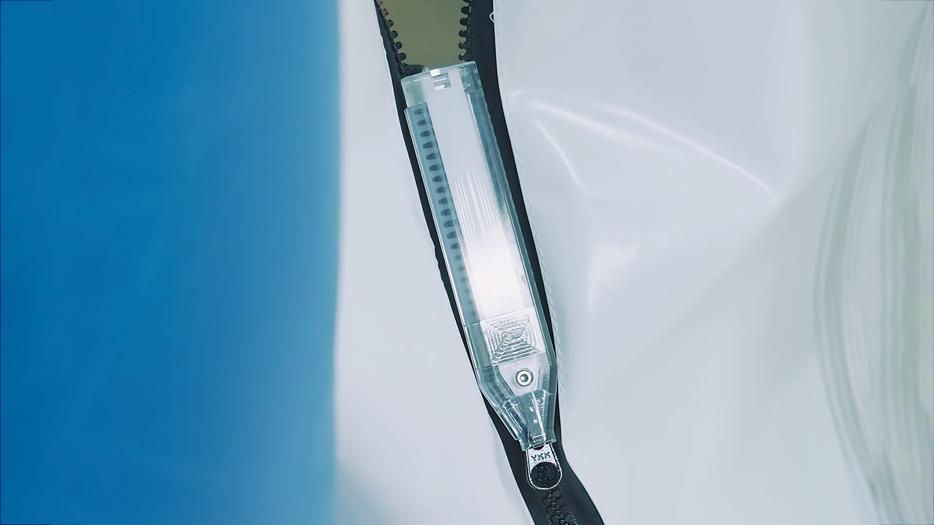 Photo of the YKK self-propelled zipper.