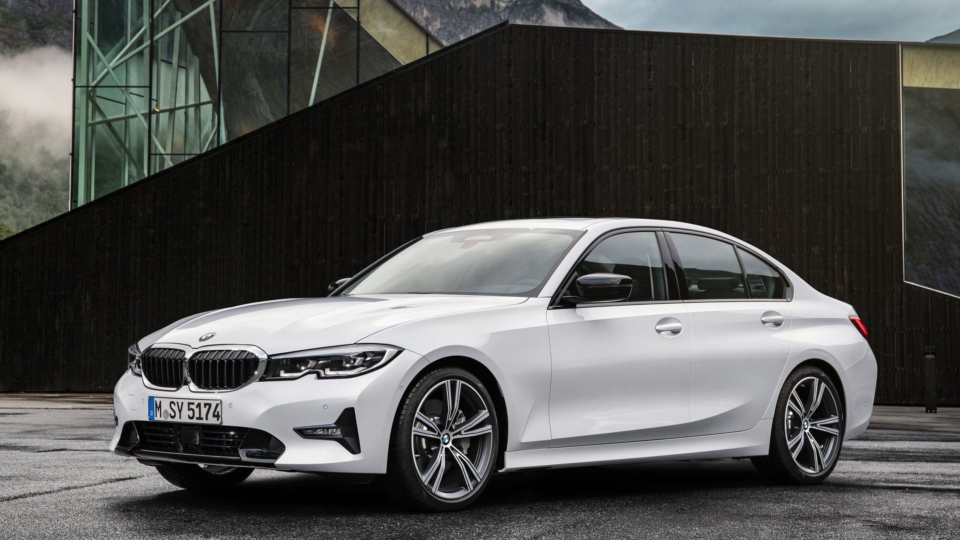 Front 3/4 shot of a 2019 BMW 3-Series