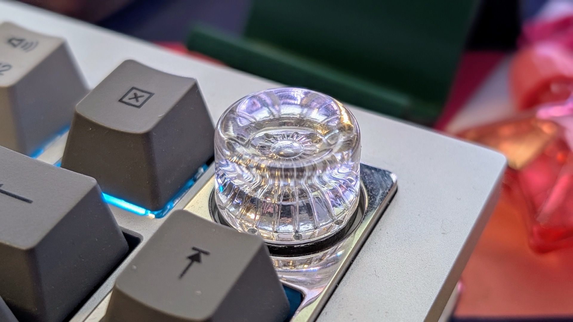 Keyboard 81 Pro volume knob.