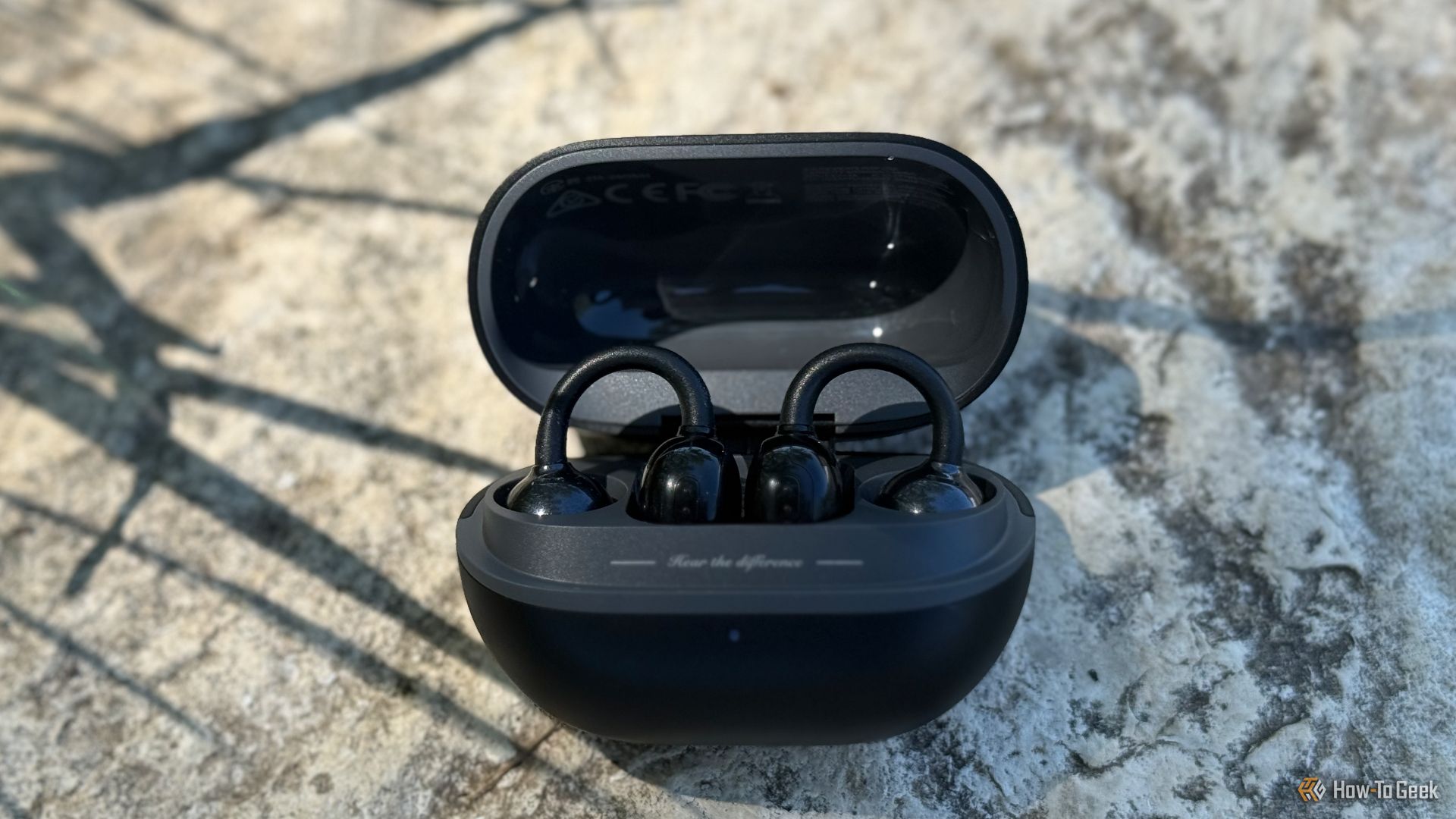 The Soundpeats pop clip in an open case.